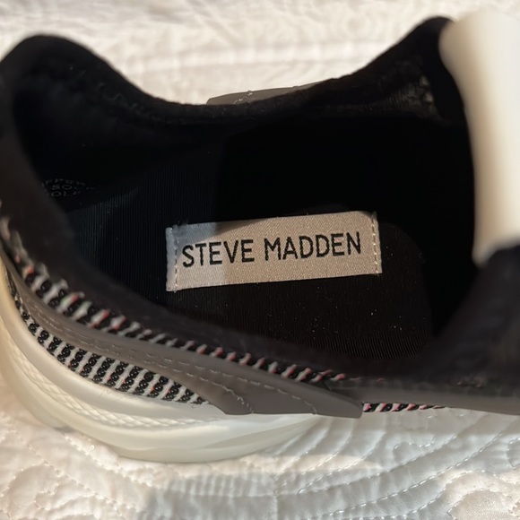 Steve Madden NY 90 sneakers, size 7.5 - Picture 8 of 16